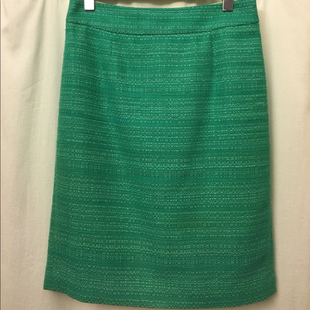 Stunning Banana Republic Kelly Green pencil/slight A-line skirt